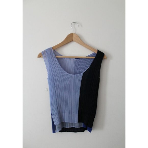 Issey Miyake Sleeveless Techincal Pleated Top Size 3 Black Light Blue - Picture 4 of 7